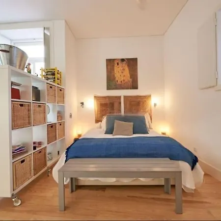 Alfama Modern Cosy